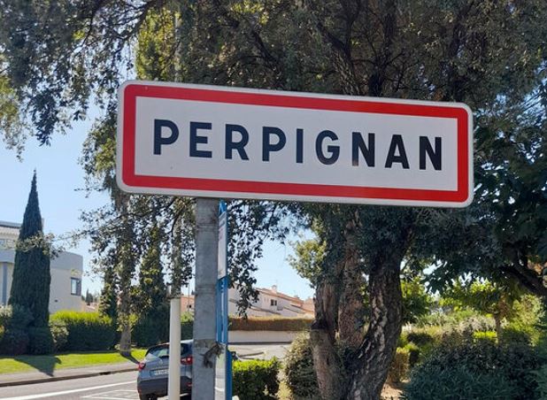 A 'Perpignan' city limit sign in French (Courtesy of Unitat Catalana)